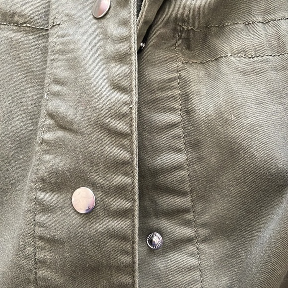 Nine West olive green denim cotton coat. NWT. Medium. Snaps. Cinches. - Picture 10 of 10